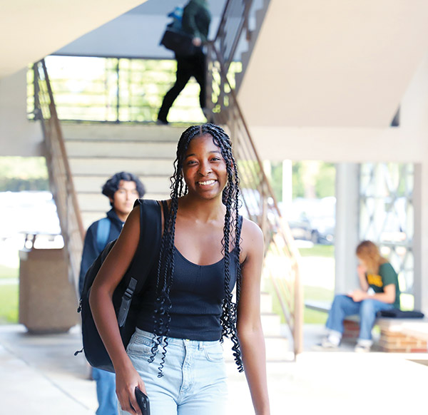 A St. Johns River State College student finds her way around the Palatka campus Monday, the first day of the fall semester. (Photo courtesy of St. Johns River State College)