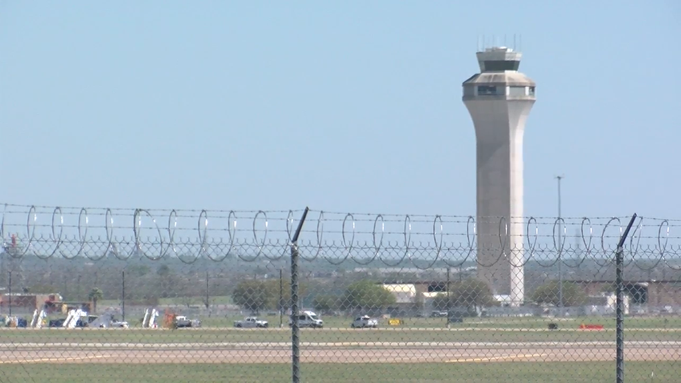 Aspen-Houston flight diverts to Austin due to turbulence; two hospitalized