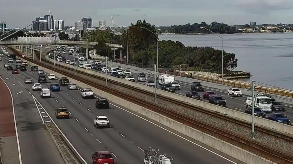 Perth traffic: Serious police incident on Mitchell Freeway results in heavy delays for motorists
