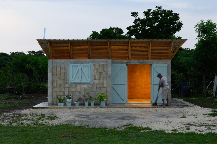 Teacher's House / Øblicuo  - Image 1 of 23