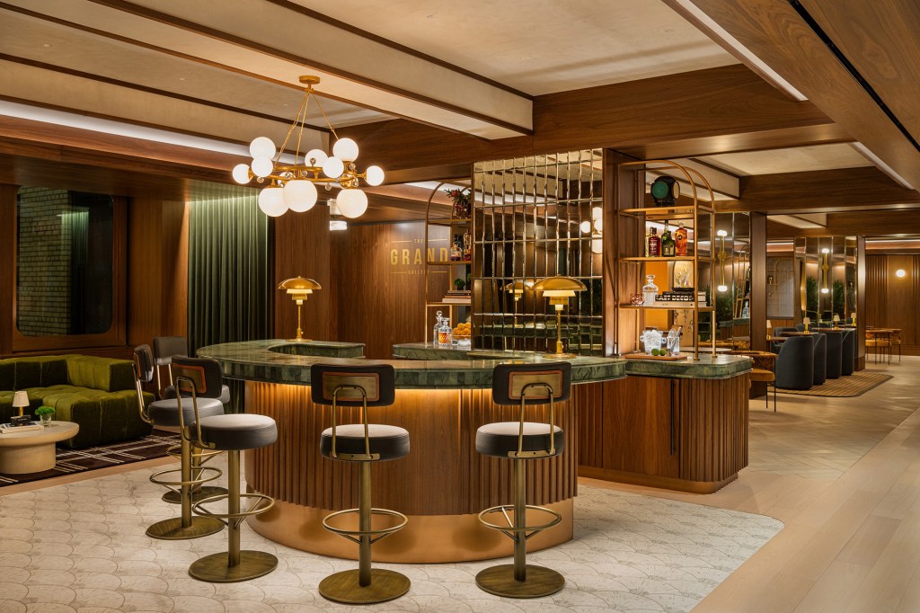 The Grand Gallery bar at Grand Central Terminal.