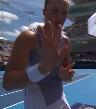 Iga Swiatek requested a camera operator step back