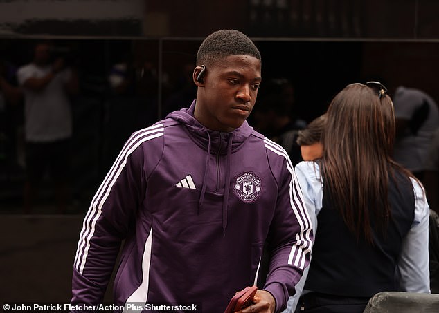 Kobbie Mainoo has been warned he must oust Bruno Fernandes from Man United's starting XI