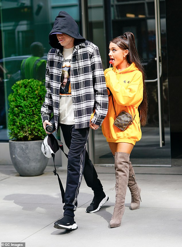 Add in the thigh-high boots, and fans couldn¿t help but compare her to Ariana Grande, cementing the full grunge-to-glam transformation; (Pete Davidson and Ariana Grande in 2018)