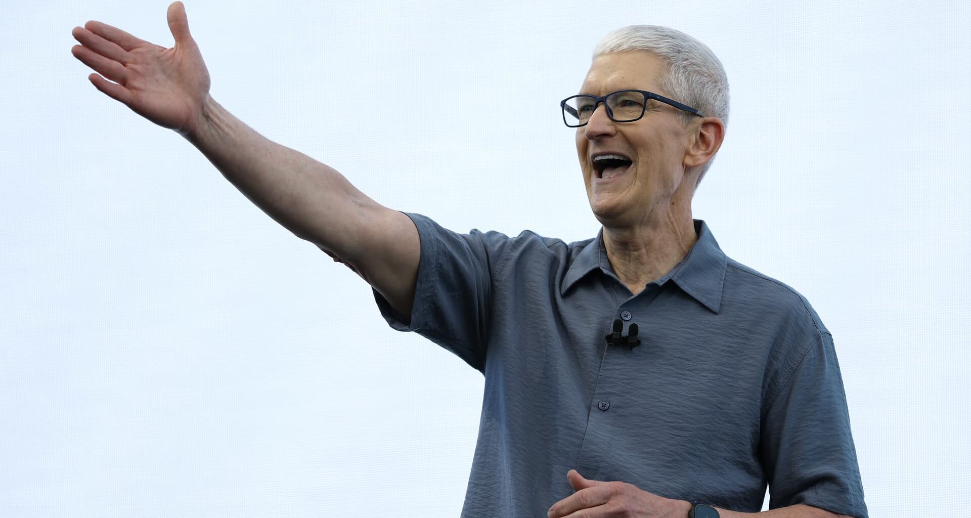 Apple shares pop 5% ahead of Trump-Cook announcement
