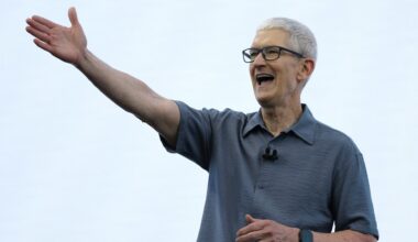 Apple shares pop 5% ahead of Trump-Cook announcement