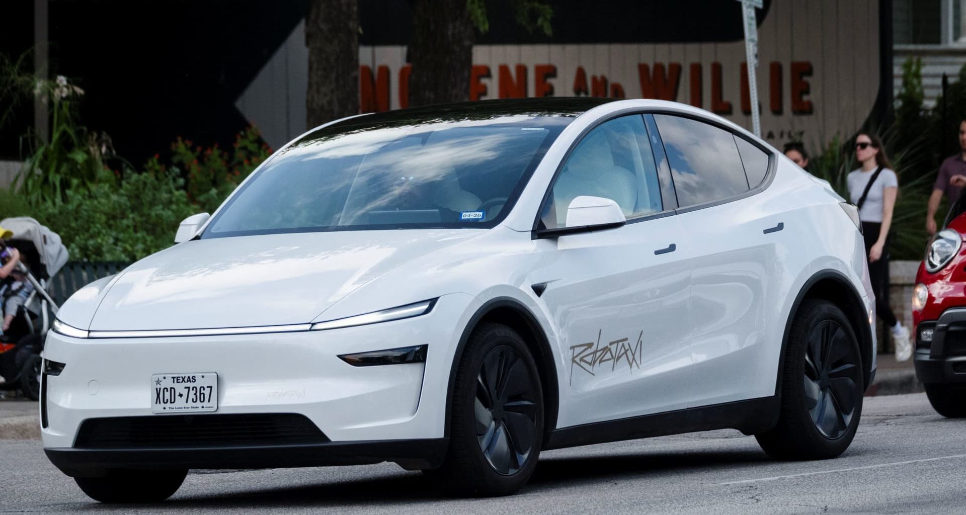 Tesla hiring robotaxi test drivers in NYC, hasn't applied for permits
