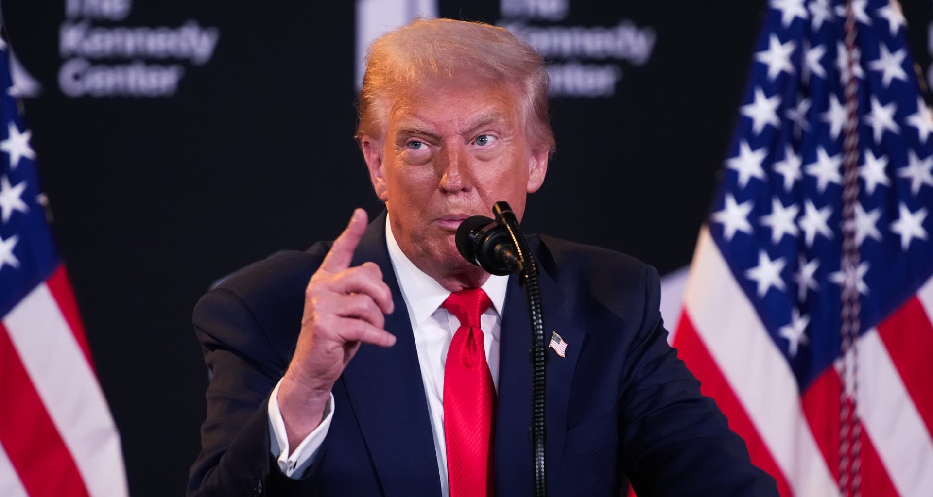 Trump orders easing of commercial spaceflight regulations, in boon to Musk's SpaceX