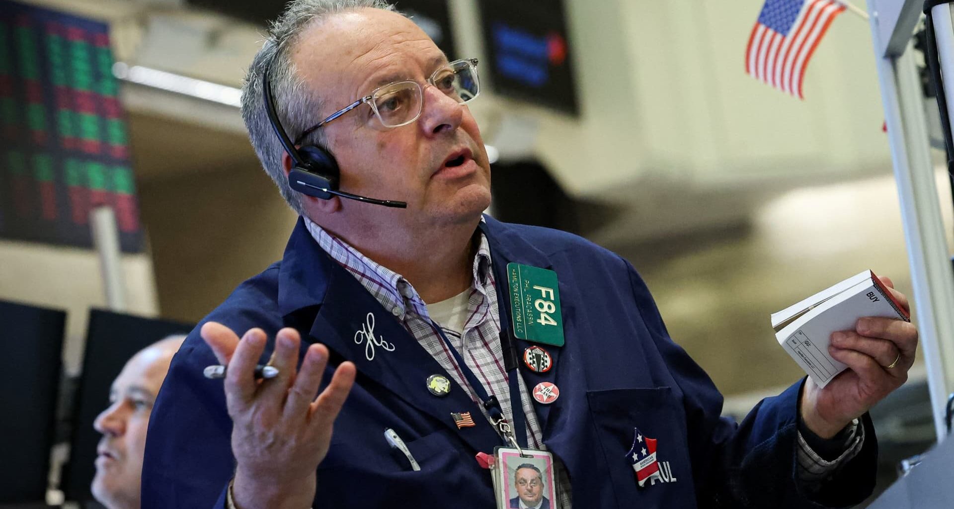 Treasury yields dip as traders gear up for Fed minutes