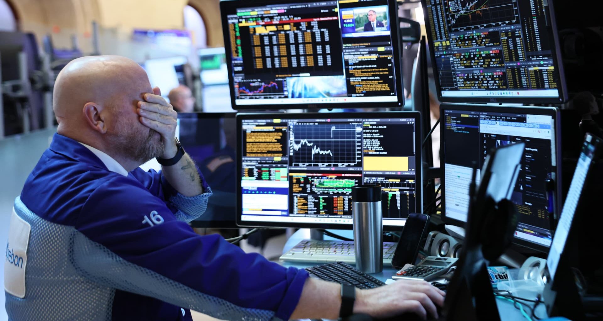 Fed's Powell signals rate cuts are coming, and the stocks that need them the most are flying