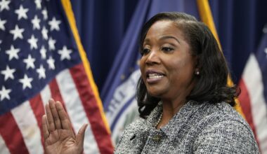 Modest reaction to Fed-White House drama