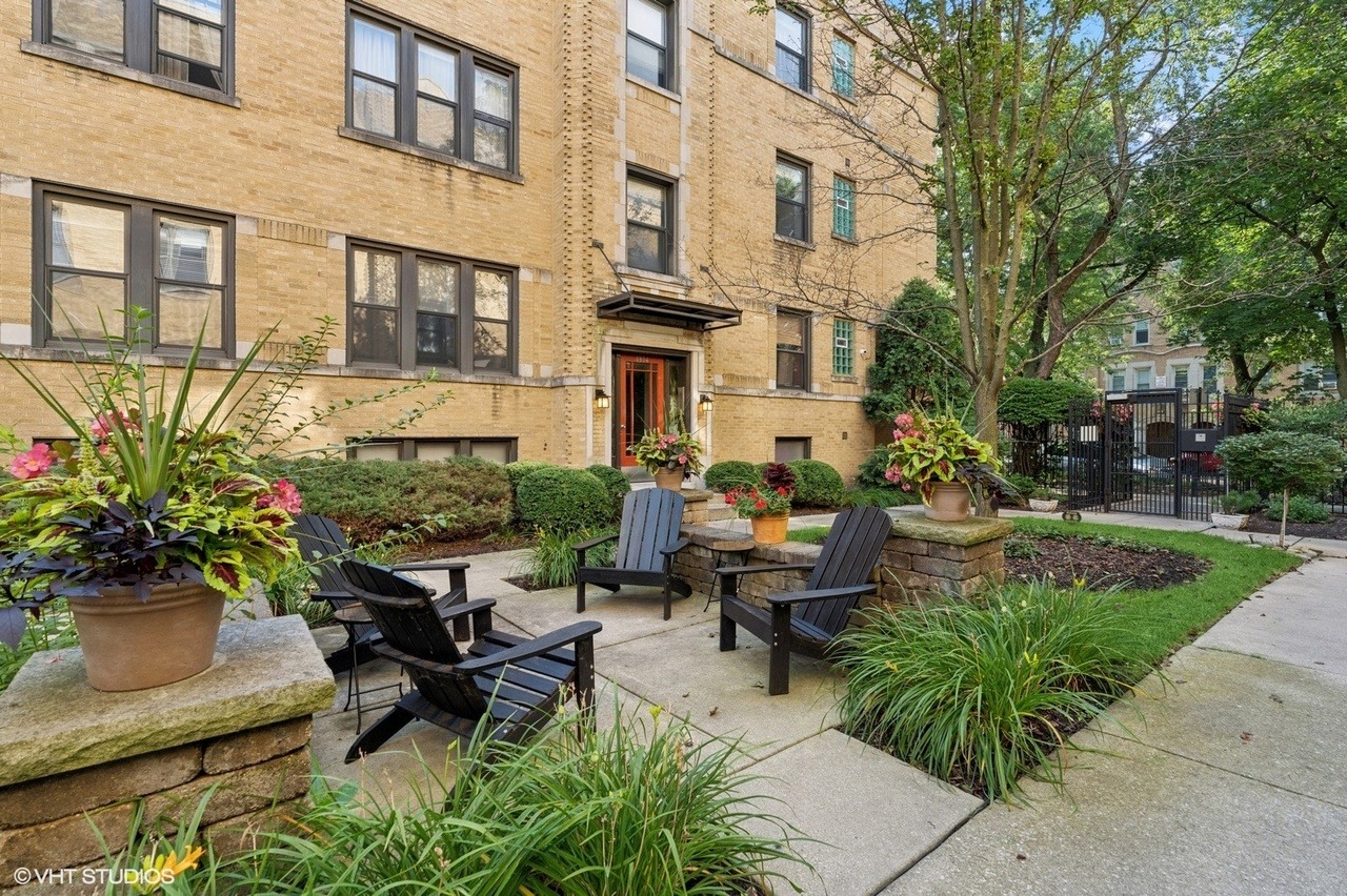 Classic Courtyard Condos Under $350,000 – Chicago Magazine