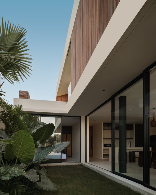 Tapa Villa / Studio Tanama - Image 10 of 34