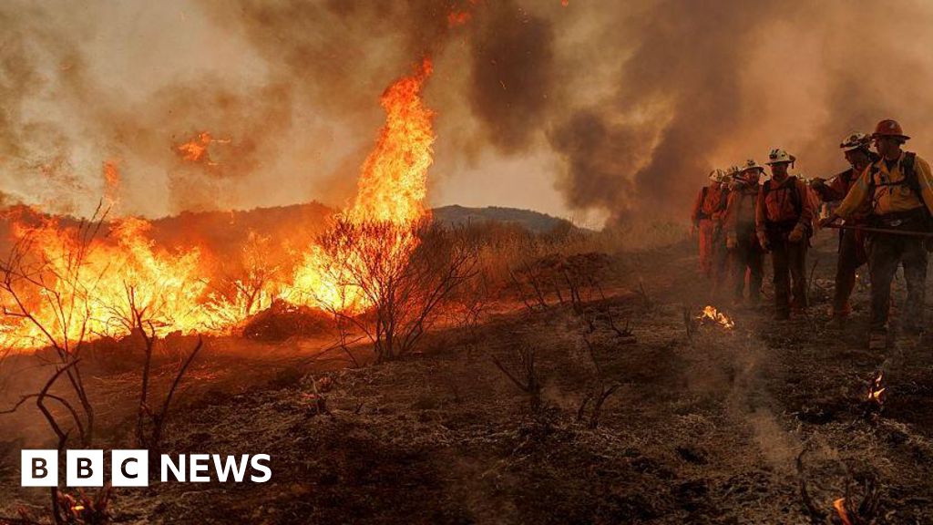 Canyon Fire prompts thousands of evacuations in California