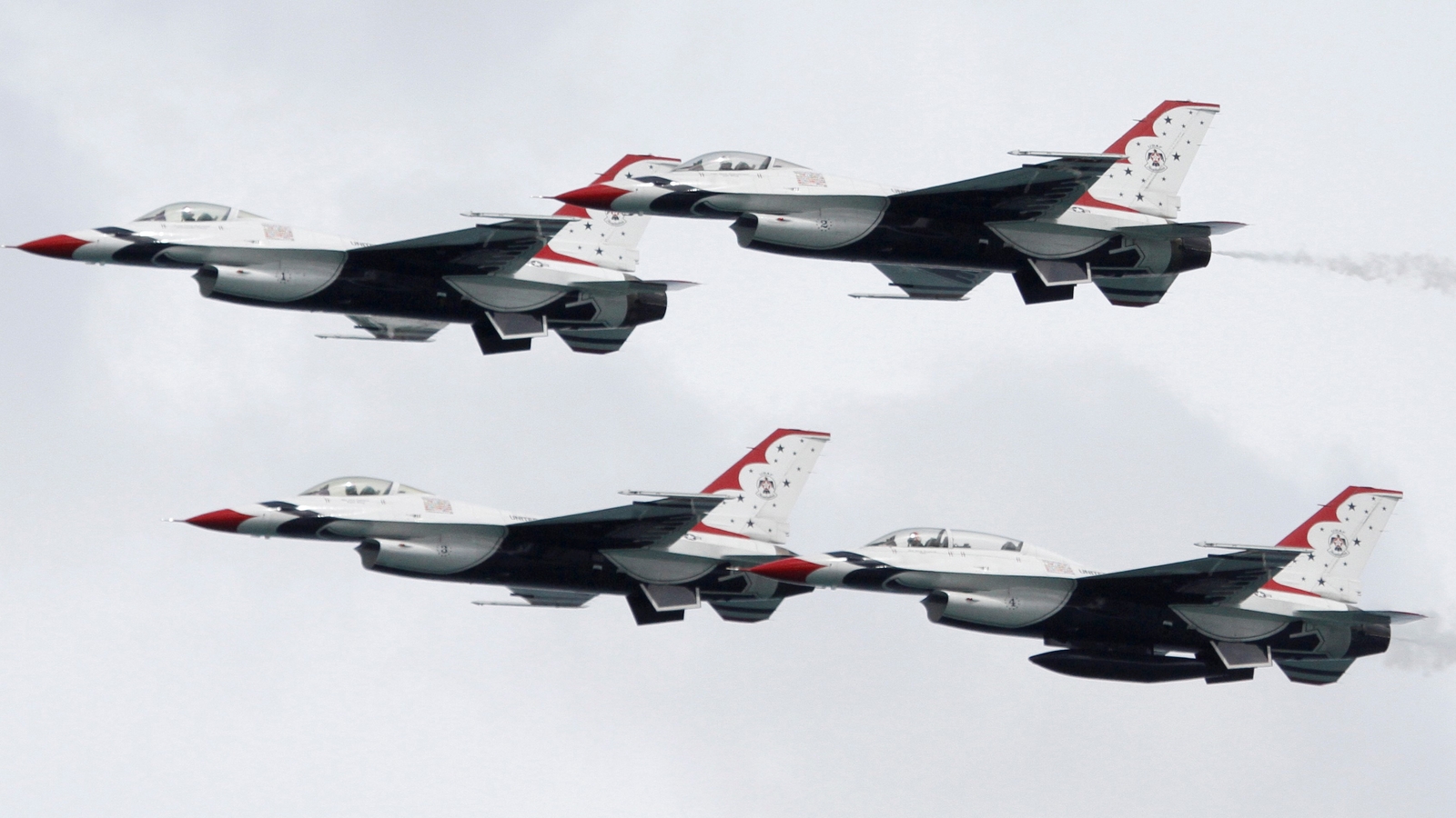 Chicago Air & Water Show 2025 includes U.S. Air Force Thunderbirds, Army Golden Knights at North Avenue Beach near Lincoln Park