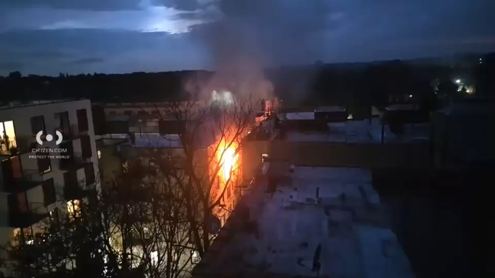 Bronx apartment fire in Wakefield leaves 2 firefighters injured; 1 person in custody
