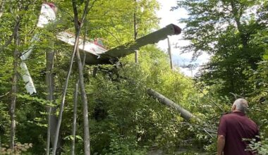 Small plane with 3 aboard crashes west of Ottawa airport