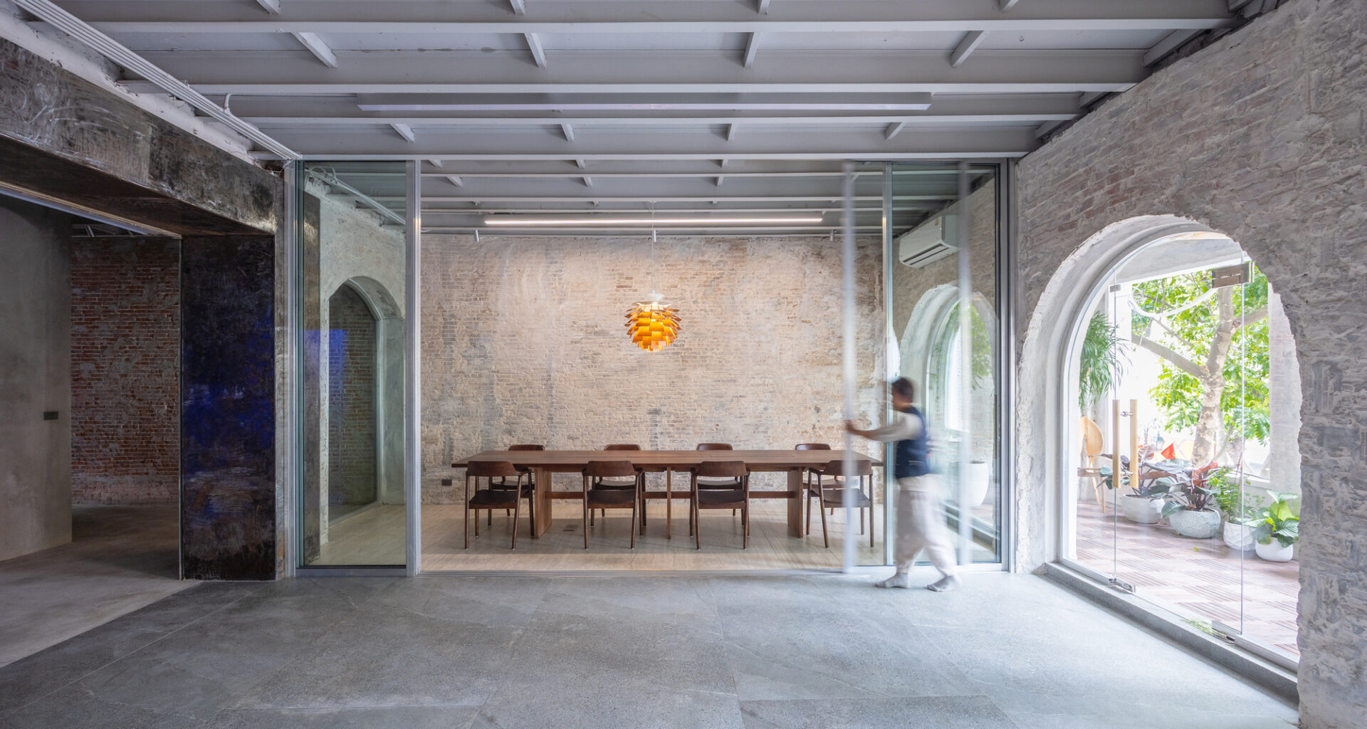 SAGA Vietnam Office / SAGA Space Architects