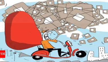 Startups trim team size to woo investors
