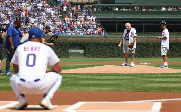 Andy Anderson prepares to throw out a ceremonial first pitch to his grandson, Chicago Cubs third base coach Quintin Berry, on his 100th birthday, Sunday, Aug. 3, 2025, at Wrigley Field. (Brian Cassella/Chicago Tribune)