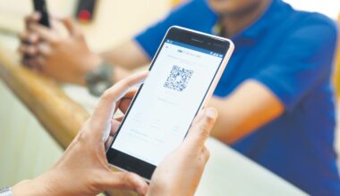 ICICI Bank starts charging PhonePe, Google Pay while UPI hits 700 million daily transactions
