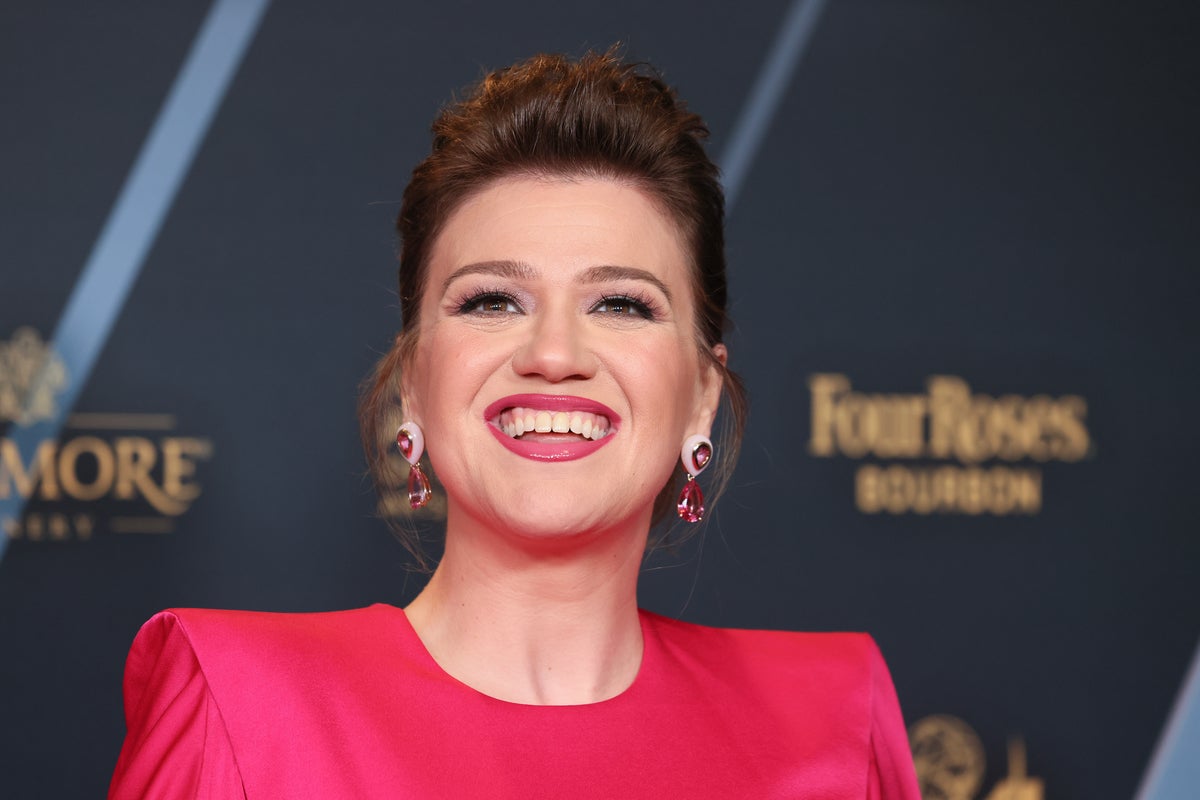 Kelly Clarkson postpones Las Vegas residency dates: ‘I need to be there for my children’