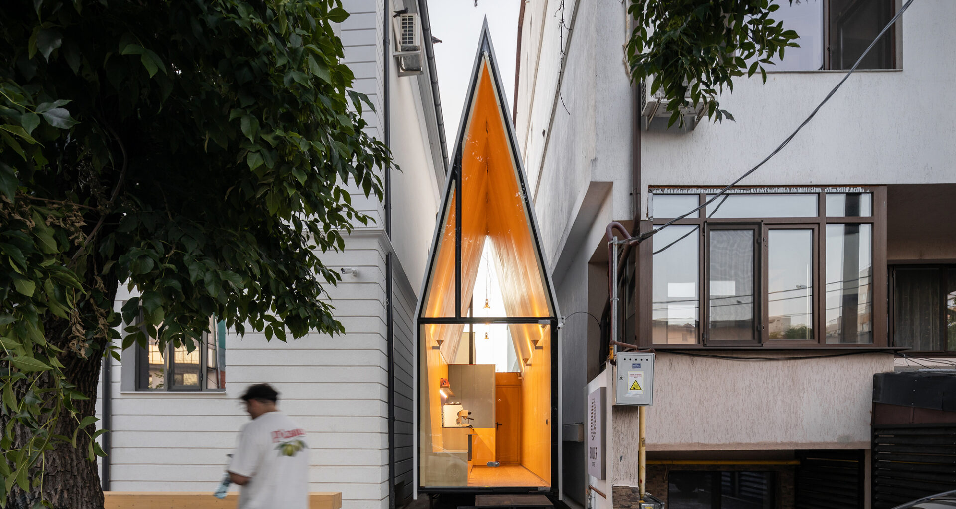 The Chapel Jewel-Box Intervention / Vinklu
