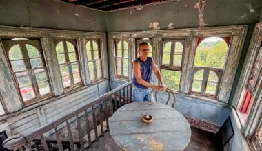 In this Staten Island time capsule of a home, models, murals and Nilla wafers meet