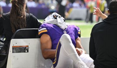Vikings' Rondale Moore hurts knee in 'heartbreaking' situation
