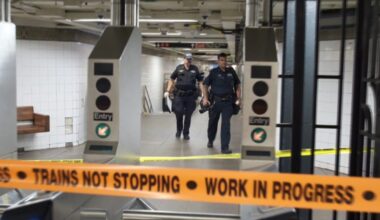 18-year-old charged with attempted murder in NYC subway slashing, robbery