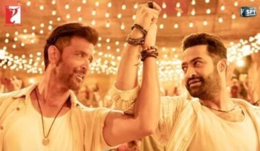 War 2 advance booking finally kicks off in India, crosses ₹2 crore in a day despite few Telugu shows | Bollywood