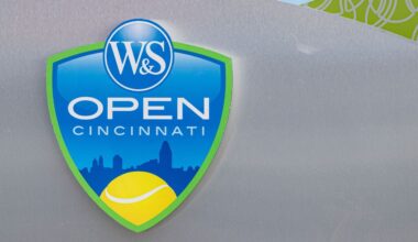 Play suspended for hour at Cincinnati Open due to power outage
