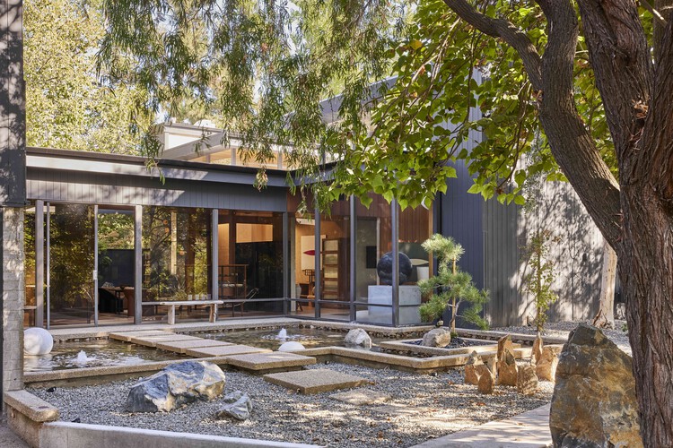 Glass Ridge House / OWIU Design - Image 2 of 23