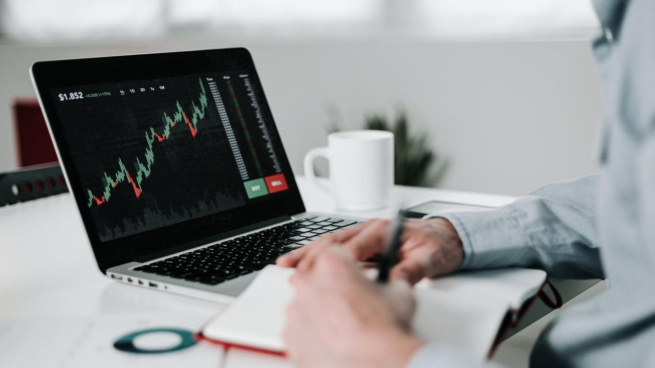 How to choose a financial advisor — and spot red flags