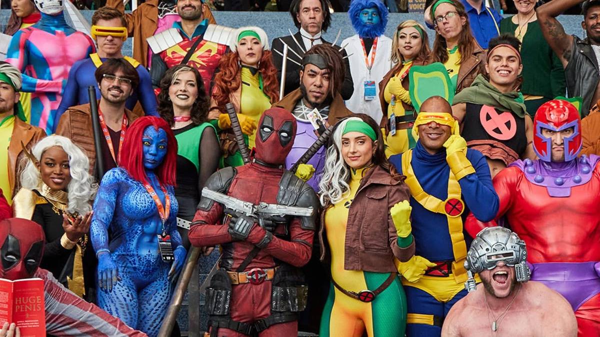 Cosplayers pose at LA Comic Con