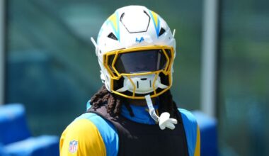 Najee Harris back running, doing drills at Chargers' practice