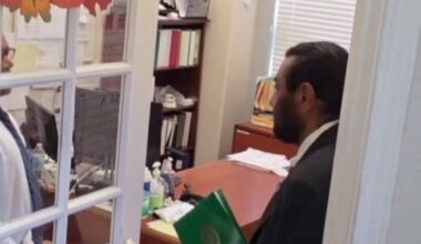 Houston councilwoman, congressman tour Sunnyside apartment in ‘deplorable’ condition, demand change