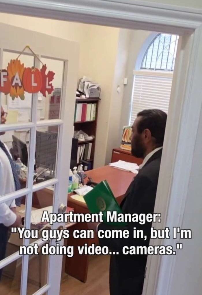 Houston councilwoman, congressman tour Sunnyside apartment in ‘deplorable’ condition, demand change