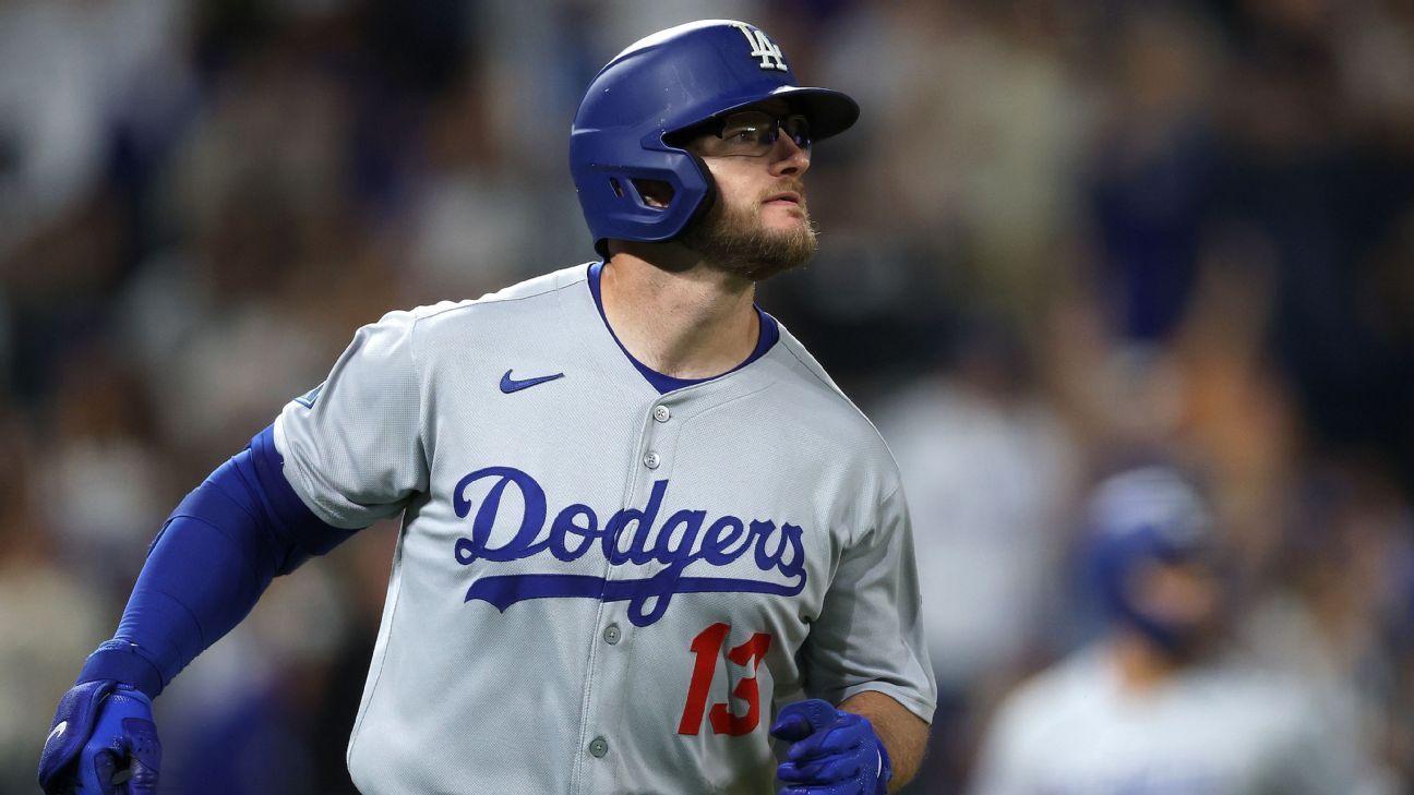 Dodgers sit Max Muncy; Brock Stewart gets 'best-case' news