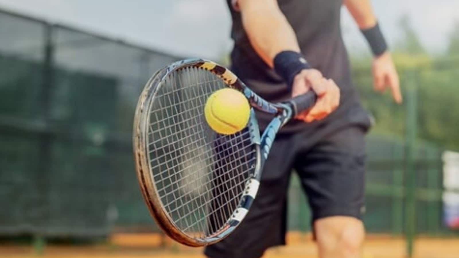 Tennis-Defending champions Sabalenka, Sinner advance in rain-hit Cincinnati Open | Tennis News