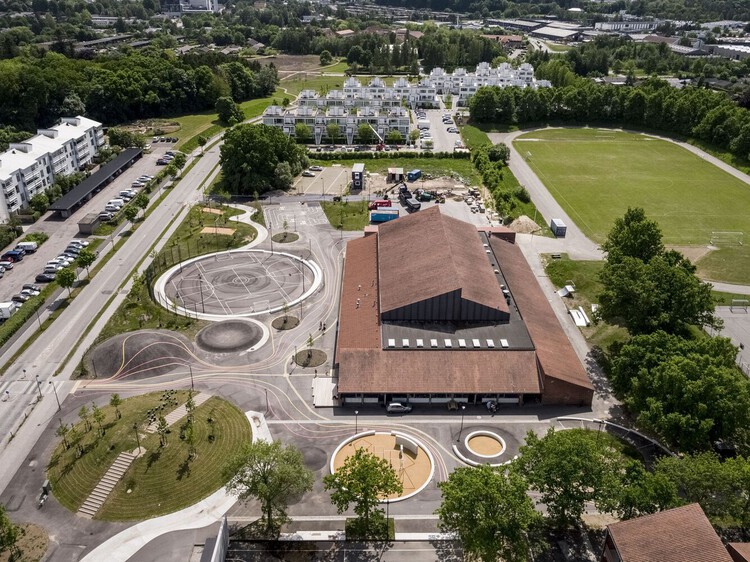 Evolving Urban Playgrounds: 5 Design Strategies and 31 Projects Around the Globe - Image 8 of 39