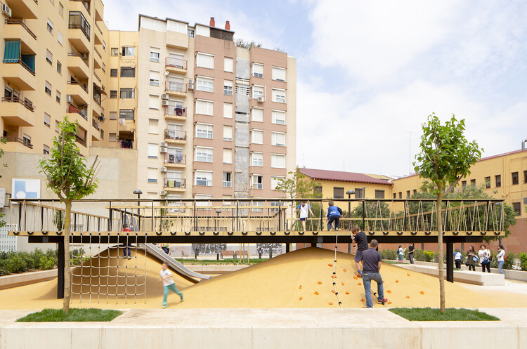 Evolving Urban Playgrounds: 5 Design Strategies and 31 Projects Around the Globe - Image 9 of 39