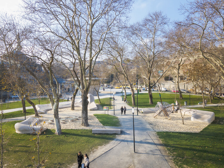 Evolving Urban Playgrounds: 5 Design Strategies and 31 Projects Around the Globe - Image 13 of 39