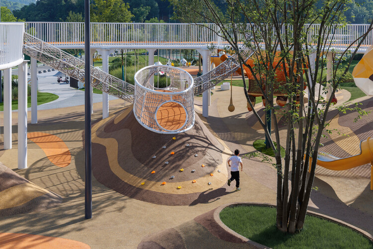 Evolving Urban Playgrounds: 5 Design Strategies and 31 Projects Around the Globe - Image 15 of 39