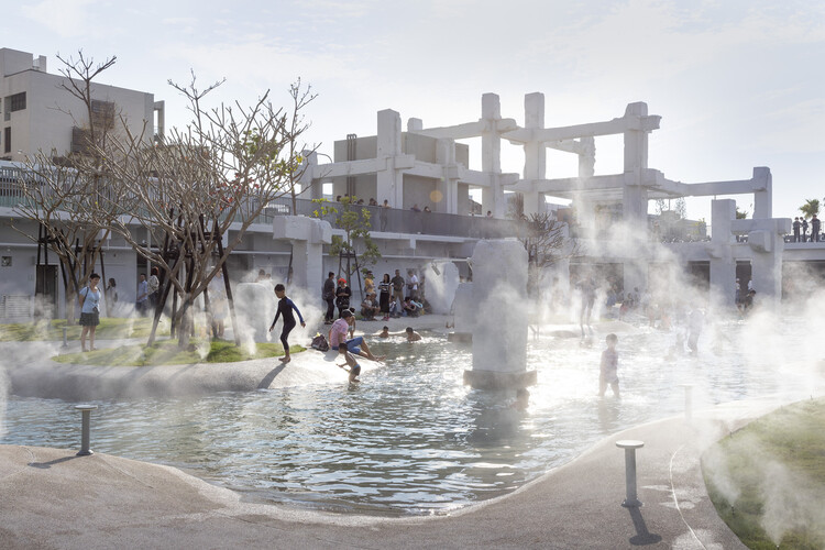 Evolving Urban Playgrounds: 5 Design Strategies and 31 Projects Around the Globe - Image 4 of 39