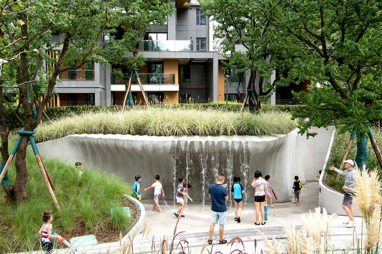 Evolving Urban Playgrounds: 5 Design Strategies and 31 Projects Around the Globe - Image 21 of 39