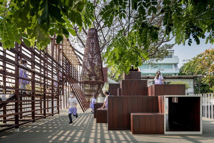 Evolving Urban Playgrounds: 5 Design Strategies and 31 Projects Around the Globe - Image 25 of 39
