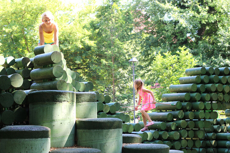 Evolving Urban Playgrounds: 5 Design Strategies and 31 Projects Around the Globe - Image 26 of 39