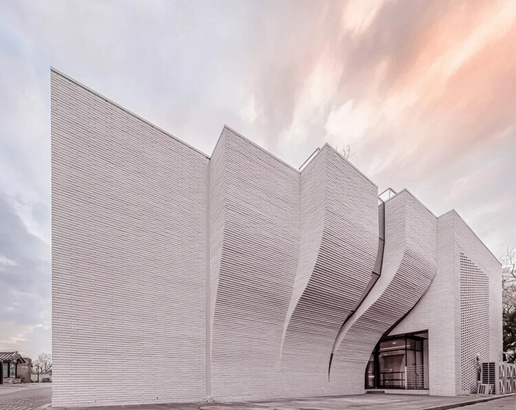 Redefining and Sustaining Architectural Aesthetics with Inspirational Finishes - Image 7 of 13