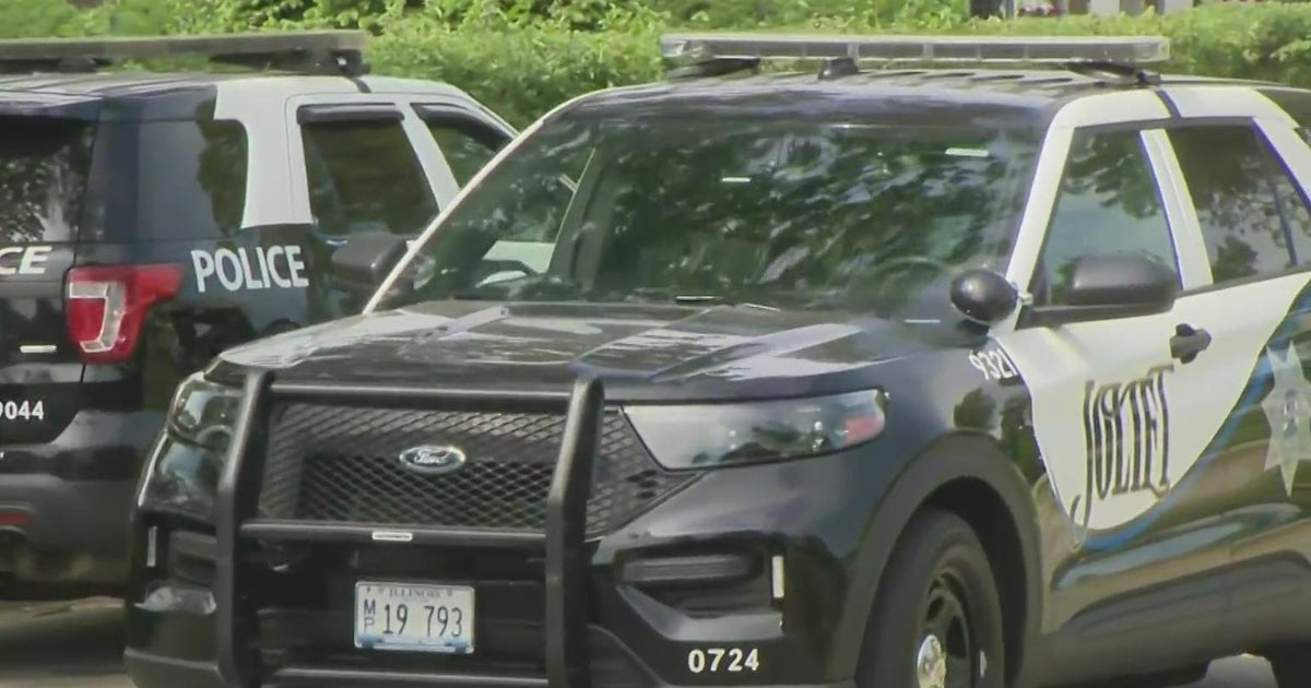 Woman fatally shoots home invader in Joliet, Illinois, police say